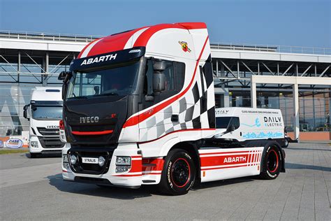 Iveco Stralis XP Abarth z charakterystycznymi sportowymi elementami