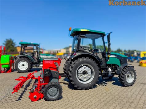 Ciągnik współpracujący z siewnikiem Polanin