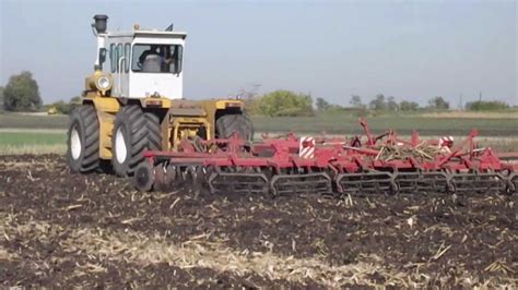 zdjęcie ciężkiego ciągnika Rába-300 w akcji