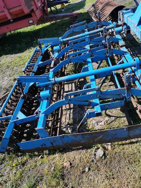 Agregat uprawowy Lemken Korund w polu