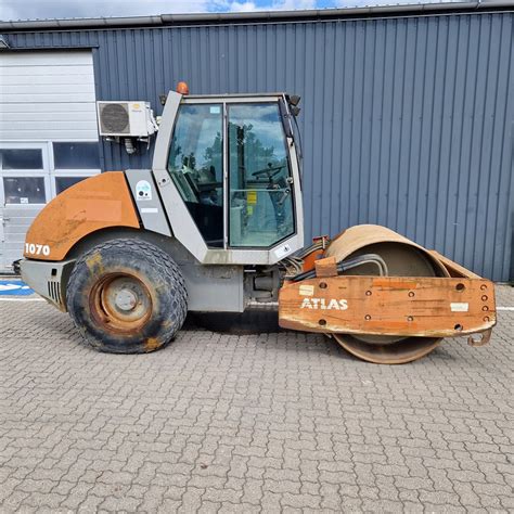 zdjęcie walca Atlas AW 1100 E w akcji