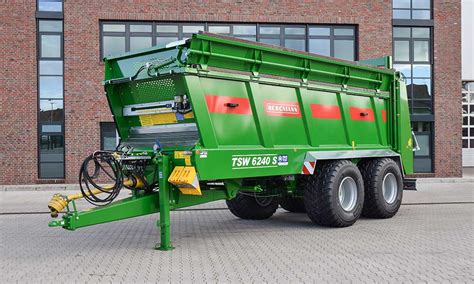 Zdjęcie rozrzutnika Bergmann TSW 6240 S z zaznaczoną hydrauliką.