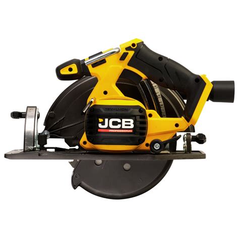 Profesjonalna pilarka tarczowa JCB Professional 18V 185 mm w akcji
