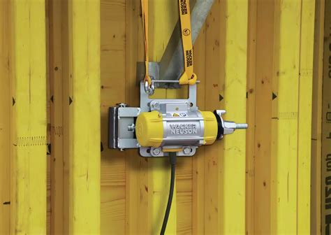 Wibrator przyczepny Wacker Neuson AR w akcji