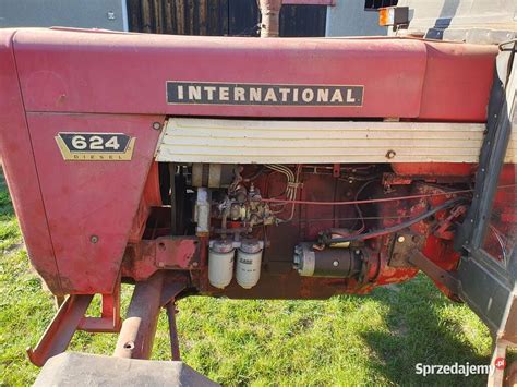 Zdjęcie przedstawiające klasyczny ciągnik International Harvester