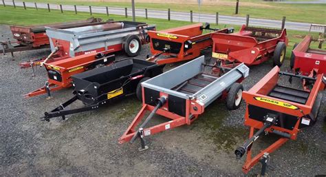 Infographics on the advantages of wooden construction in Warfama manure spreaders