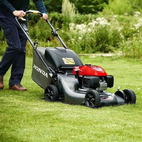 Porównanie kluczowych cech modeli kosiarek Honda HRS i HRN