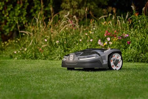 Kosiarka automatyczna Husqvarna Automower w deszczu