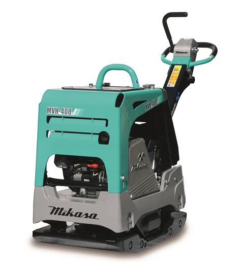 Zagęszczarka Mikasa pracująca na pochyłości terenu