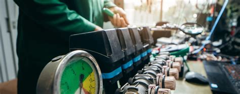 zdjęcie przedstawiające proces wymiany membran w pompie opryskiwacza