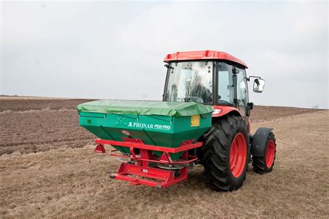 zdjęcie rozsiewacza dwutalerzowego Pronar FD2-M10