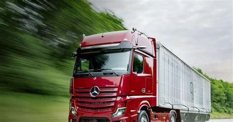 Przegląd różnych modeli ciężarówek Mercedes-Benz