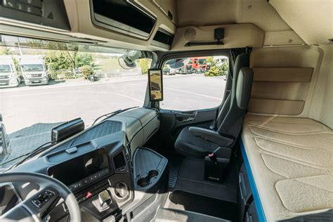 Wnętrze luksusowej kabiny Mercedes-Benz Actros