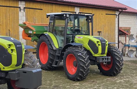 Porównanie gabarytów ciągników CLAAS z serii ELIOS i AXOS.
