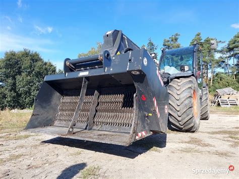 Różnorodność osprzętów montowanych na ładowaczu czołowym