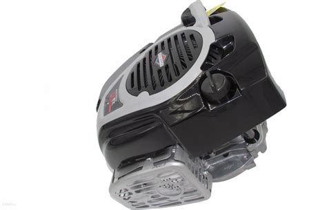 Zdjęcie zbliżenia na silnik Briggs&Stratton po przeglądzie serwisowym