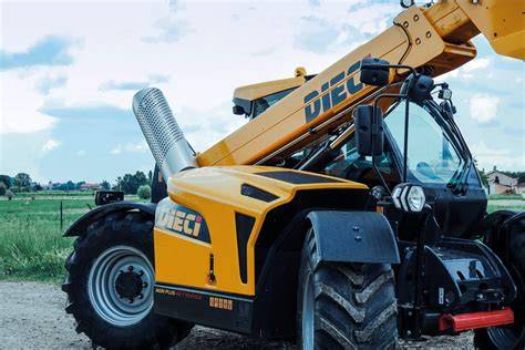 Schemat przedstawiający najpopularniejsze typy maszyn budowlanych JCB dostępne na rynku wtórnym: koparko-ładowarki, ładowarki teleskopowe, minikoparki.