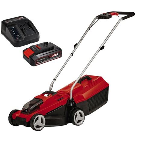 zdjęcie kosiarki akumulatorowej Einhell GE-CM 18/30 Li Kit w akcji