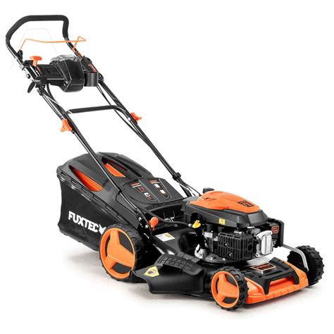 Zdjęcie kosiarki FUXTEC FX-RM5196eS-PRO z widocznym przyciskiem rozruchu elektrycznego i panelem sterowania.