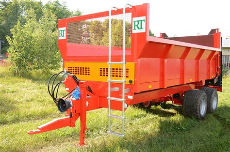 Różne typy adapterów rozrzucających w rozrzutnikach obornika