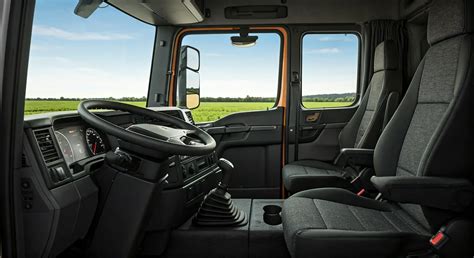 Porównanie wnętrz kabin Scania S Topline i Highline