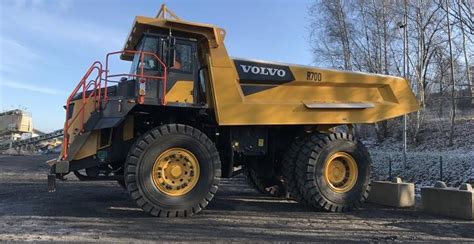 Wozidło sztywnoramowe Liebherr T284 w kopalni