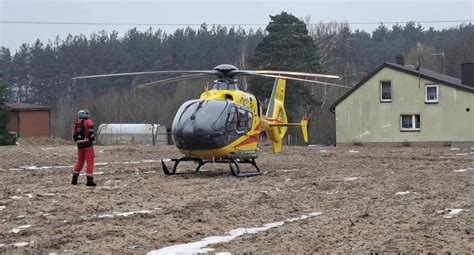 Zdjęcie miejsca wypadku w gospodarstwie rolnym, służby ratunkowe