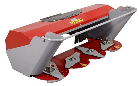 Zdjęcie kosiarki czterodyskowej Dakr Panter FD-2 DZS 125 w akcji