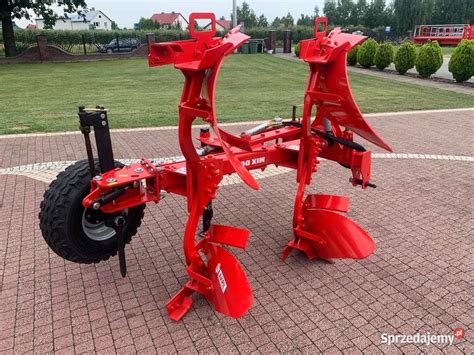 pług 2 skibowy obrotowy hydrauliczny w pracy