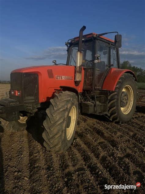 Zetor 18345 w pracy na polu z wozem asenizacyjnym