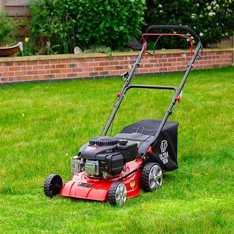 Thematic photo of a Cedrus petrol lawnmower with a Loncin engine in a garden