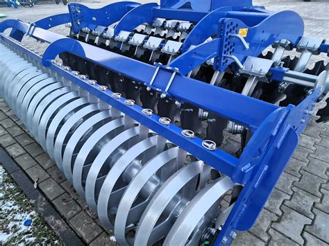 Detale techniczne: kompaktowe piasty bezobsługowe oraz system amortyzacji słupic na wkładach gumowych