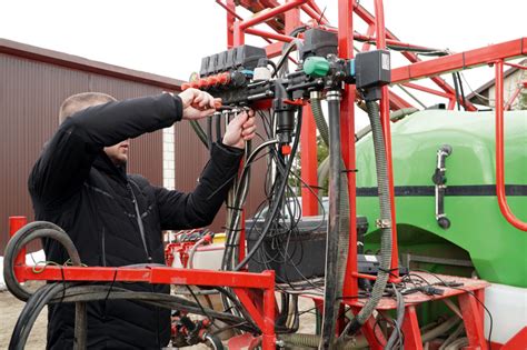 Zdjęcie opryskiwacza podczas przeglądu technicznego