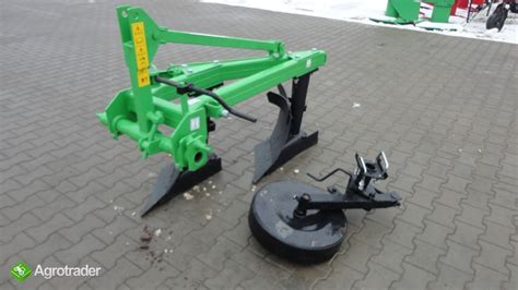 pługi Bomet U068/3 i U028 na polu podczas testów