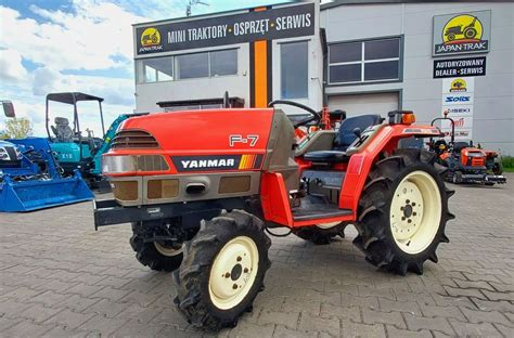 Zdjecie traktora Yanmar F7 w pracy