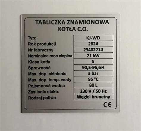 Zdjęcie tabliczki znamionowej opryskiwacza Hecht z zaznaczoną datą produkcji