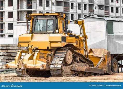 Thematic photo of a modern JCB crawler excavator working on a construction site