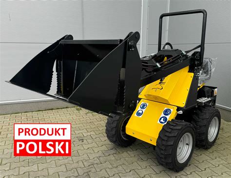 Thematyczne zdjęcie miniładowarki Tur Poland w pracy