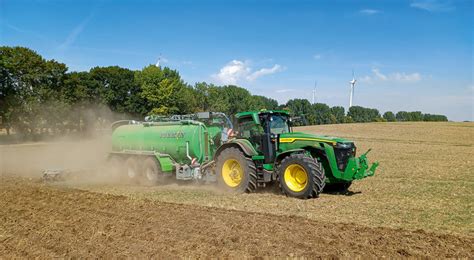 Historyczne zdjęcie samooczyszczającego się pługa Johna Deere'a