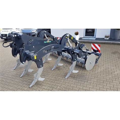 Głębosz bezorkowy Agro-Tom G XL w polu