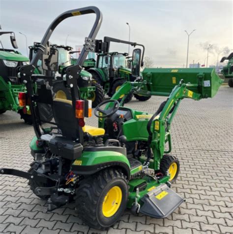 ciągnik John Deere 1026R z ładowaczem czołowym i kosiarką AutoConnect