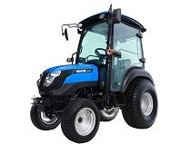 Infografika porównująca kluczowe cechy modeli Solis 26 HST i Solis 22 4WD