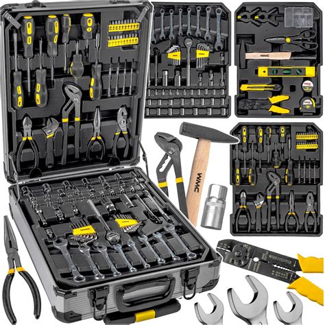 Zdjęcie przedstawiające młotowiertarkę JCB SDS Plus z widocznym systemem mocowania narzędzi i ergonomicznym uchwytem