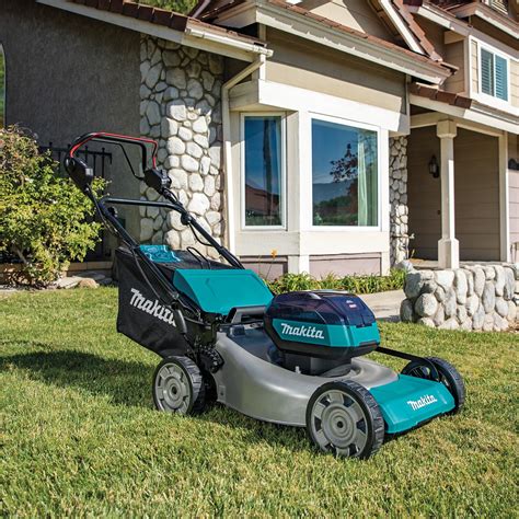 Thematic photo of a person mowing a lawn with a Makita self-propelled lawn mower in a well-maintained garden
