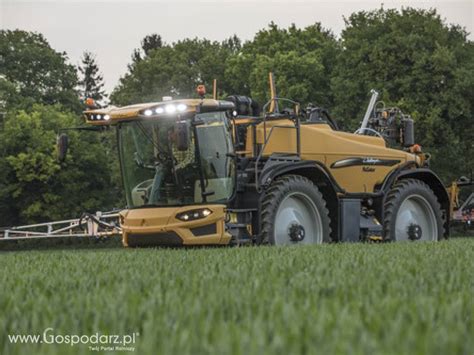 Opryskiwacz Challenger RoGator podczas pracy