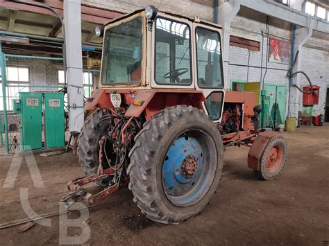 Współczesne zdjęcie odrestaurowanego ciągnika JUMZ-6