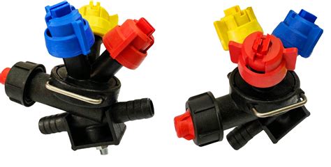 Głowica wielorozpylaczowa opryskiwacza z różnymi dyszami