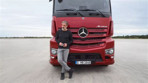 Mercedes-Benz Actros wywrotka w akcji na placu budowy