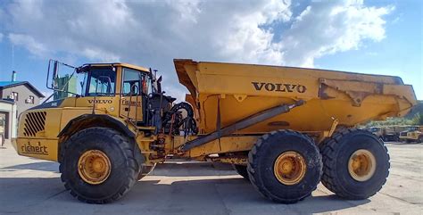 Volvo wozidło przegubowe w akcji na placu budowy