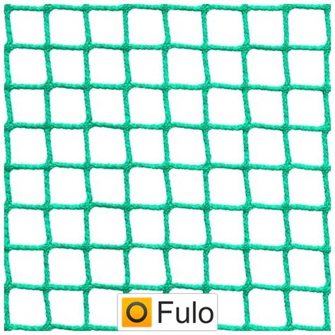 Zdjęcie przedstawiające silos z paszą zabezpieczony siatką ochronną